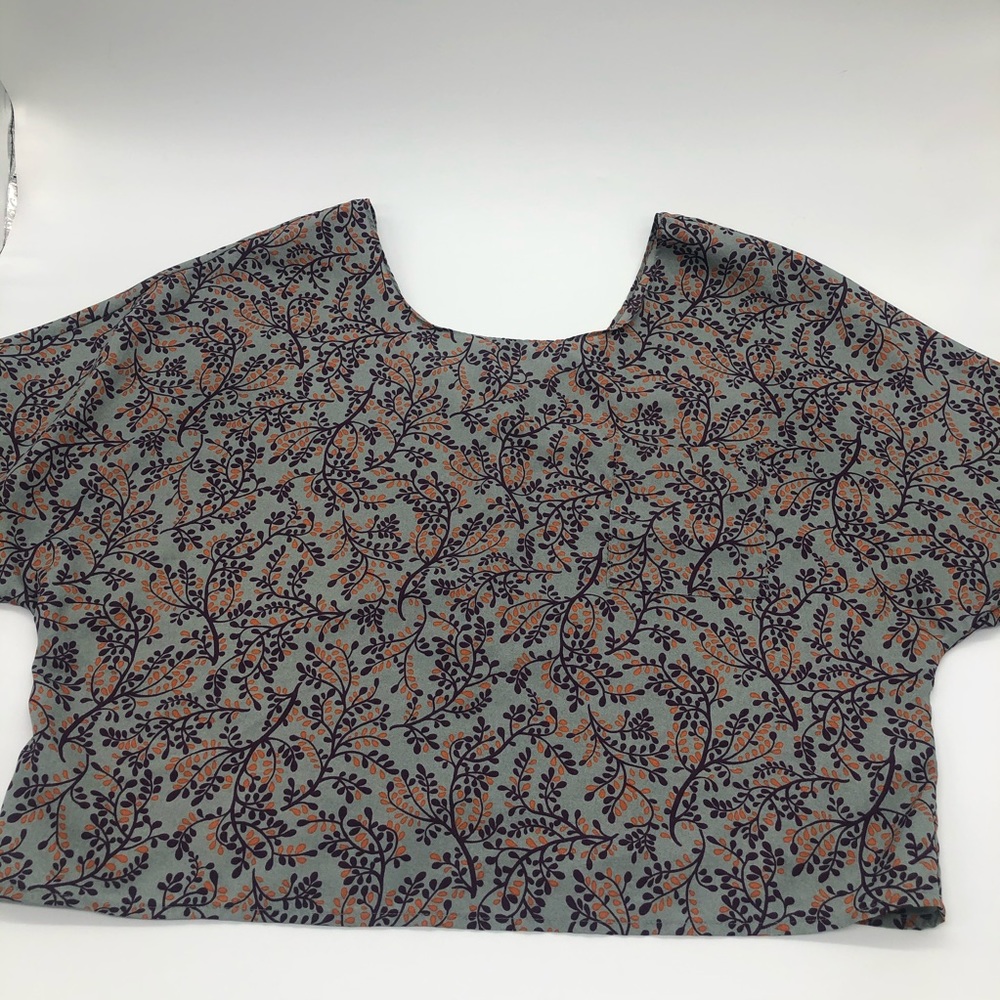 Merona Shift Blouse loose fitting green floral  L